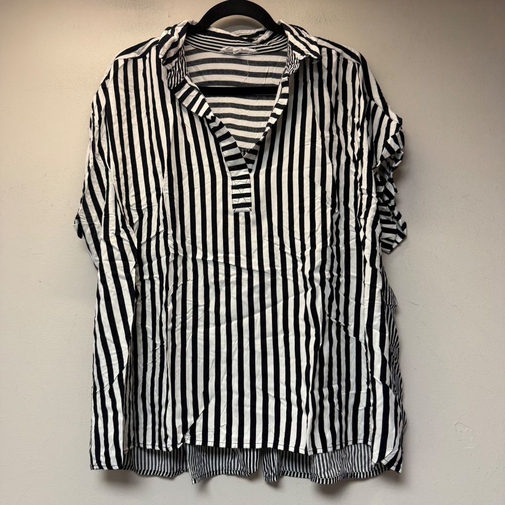 Jane + Delancey Blouse Womens 1X Black White Excellent Striped Button Back Top